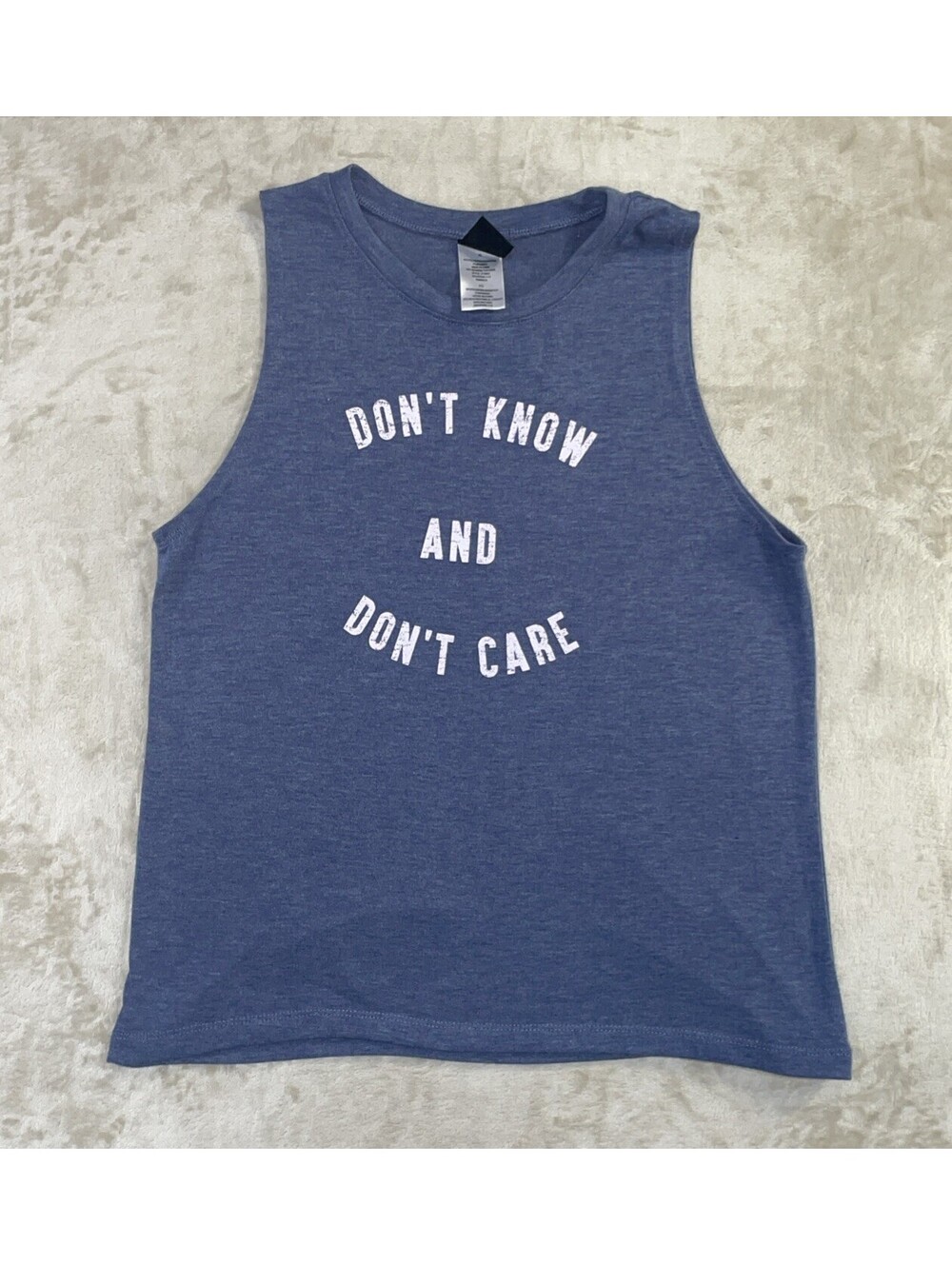Modern Lux Grayish Blue w White โDonโt Know Donโt Careโ Worn Look Tank Top Wm XL